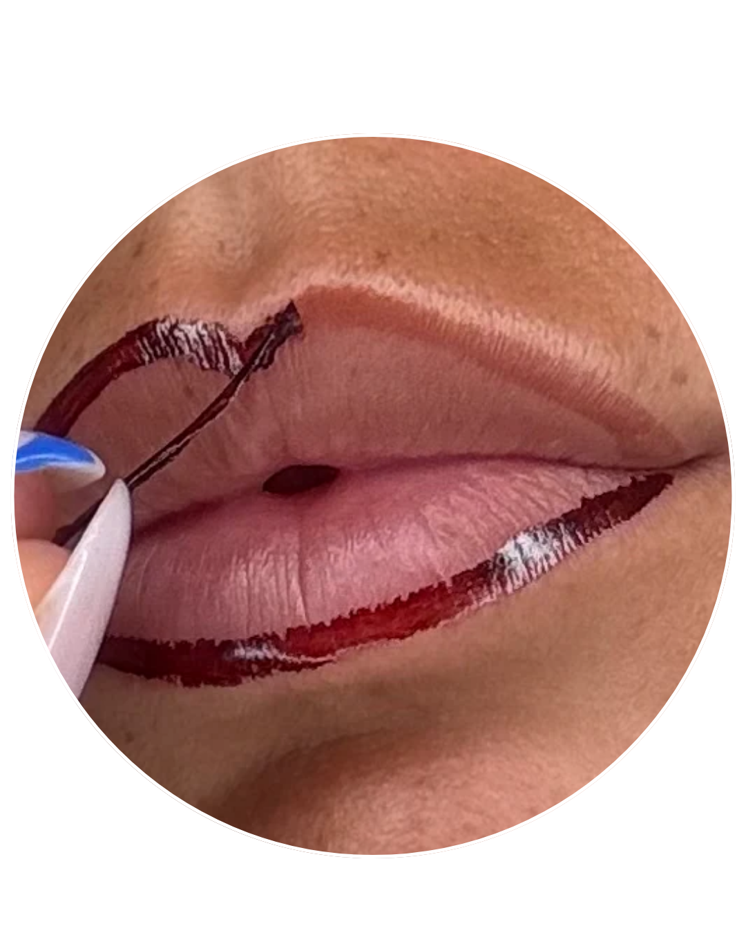 Retirar el peel-off de los labios